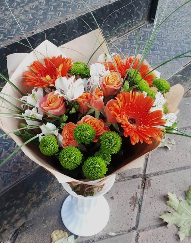 Букет цветов из: Герберы, Хризантемы, Альстромерии и Розы в Ромашково