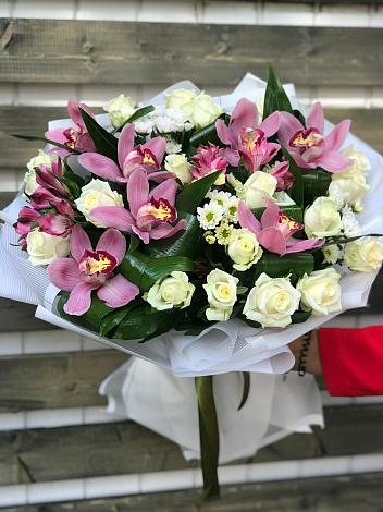 Букет цветов из: Розы и Хризантемы в Ромашково
