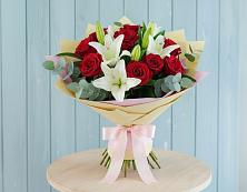 Букет цветов из:  Лилии и Розы в Ромашково