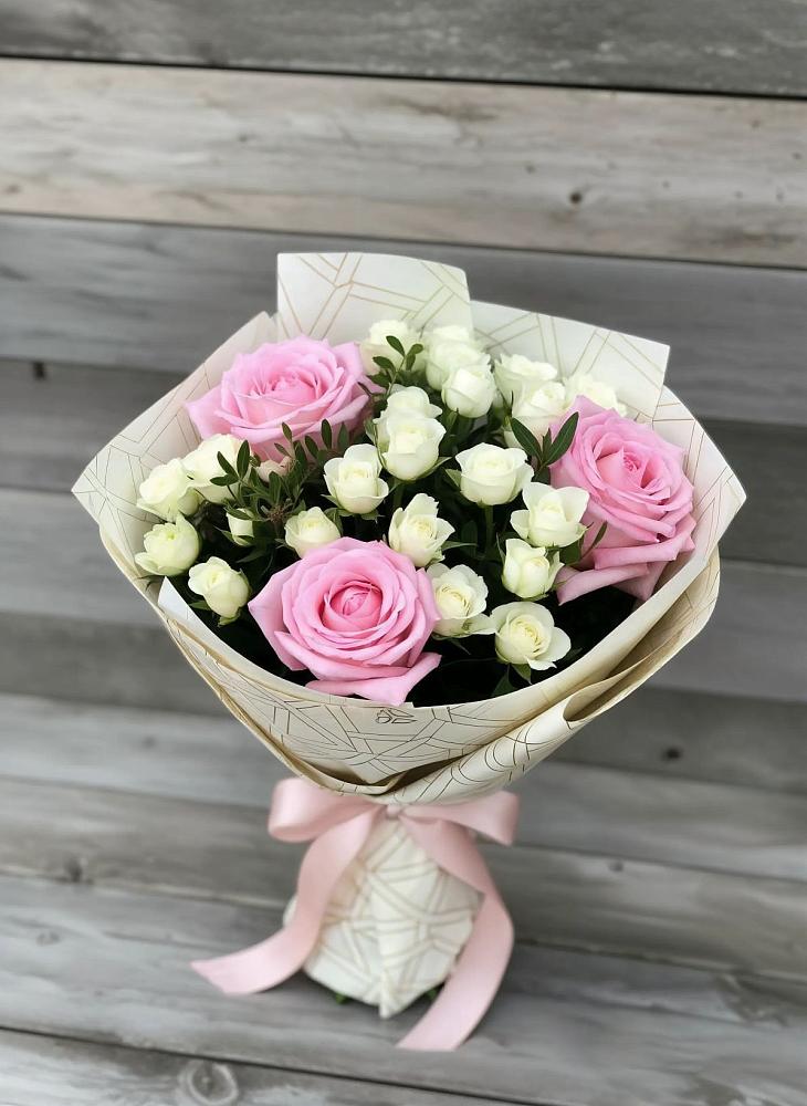Букет цветов из: Розы в Ромашково