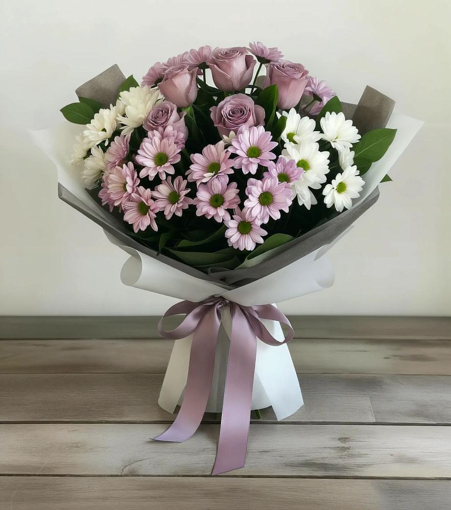 Букет цветов из: Хризантемы и Розы в Ромашково