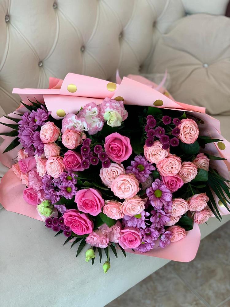 Букет цветов из: Хризантемы, Розы и Лизиантусы в Ромашково