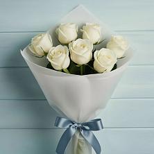 Букет 7 Белых роз Эдлесс Лав в Ромашково
