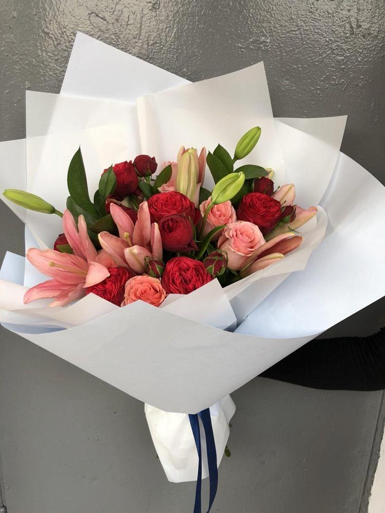 Букет цветов из: Лилии и Розы в Ромашково