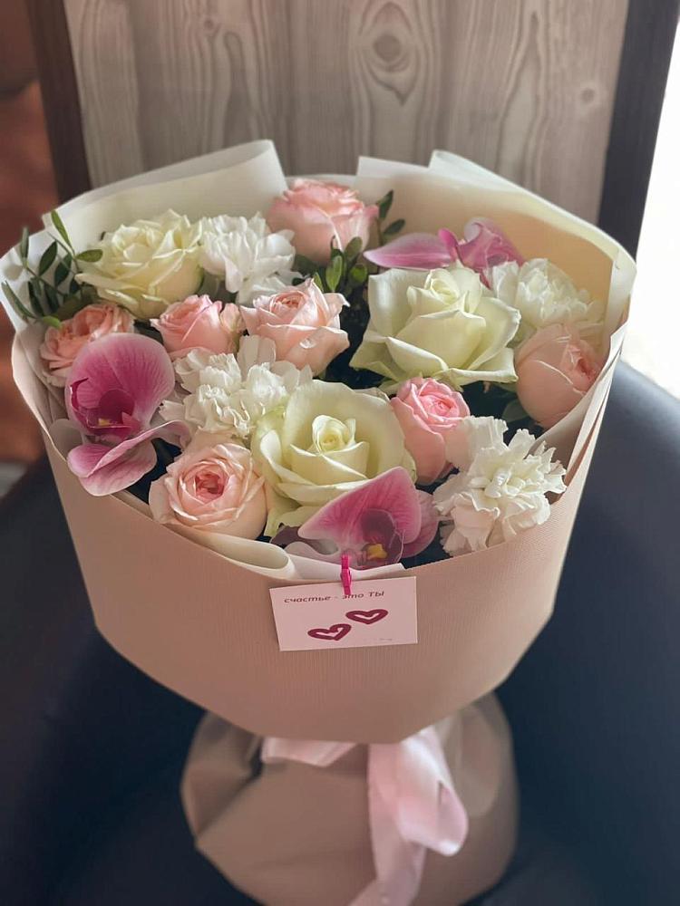 Букет цветов из: Орхидеи, Розы и Гвоздики в Ромашково