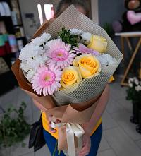 Букет цветов из:  Герберы, Розы и Хризантемы в Ромашково