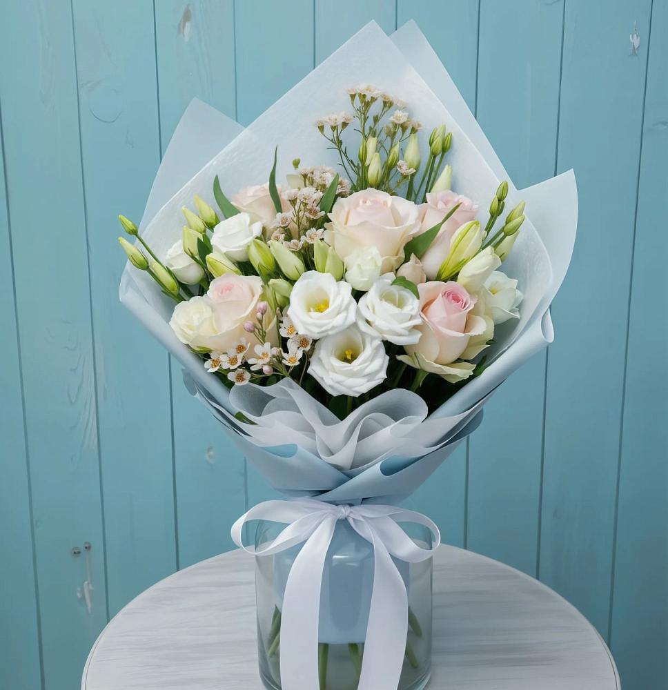 Букет цветов из: Розы и Лизиантусы в Ромашково