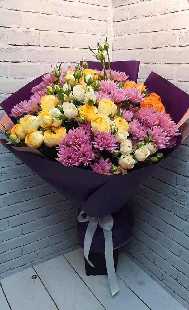 Букет цветов из: Хризантемы и Розы в Ромашково