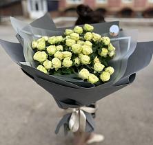 Букет Белые кустовые розы Солинеро в Ромашково