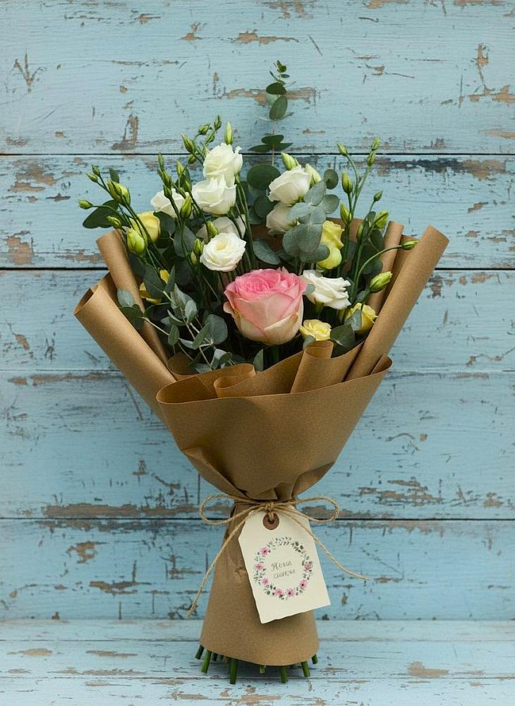 Букет цветов из: Розы и Лизиантусы в Ромашково