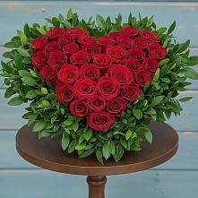 Цветочная композиция из Розы в виде сердца #REPLACE_PRED# Ромашково