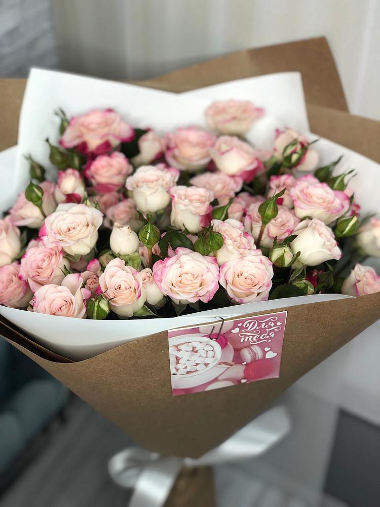 Букет цветов из: Розы в Ромашково