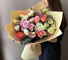 Букет цветов из:  Розы, Лизиантусы и Гвоздики #REPLACE_PRED# Ромашково