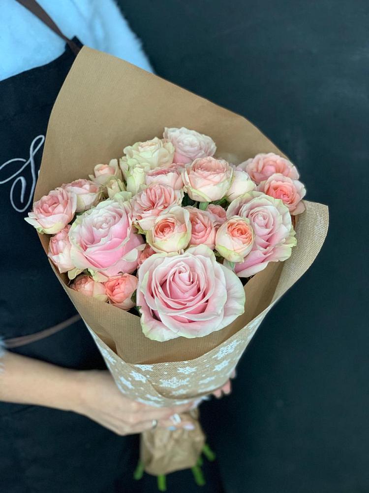 Букет цветов из: Хризантемы и Розы в Ромашково