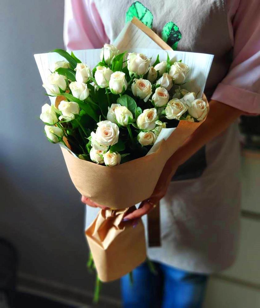Букет цветов из: Розы в Ромашково