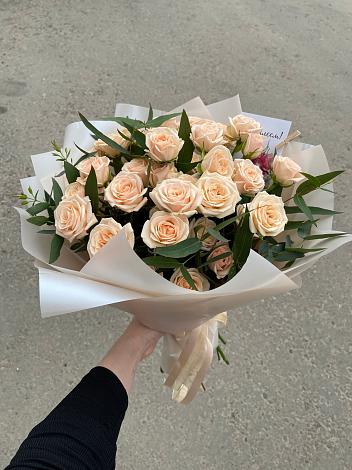 Букет Кремовые розы Латте в Ромашково
