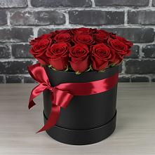 Цветочная композиция из Розы в шляпной коробке #REPLACE_PRED# Ромашково