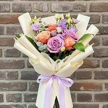 Букет цветов из:  Лизиантусы и Розы #REPLACE_PRED# Ромашково