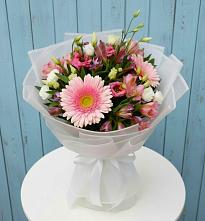 Букет цветов из:  Герберы, Альстромерии и Лизиантусы #REPLACE_PRED# Ромашково