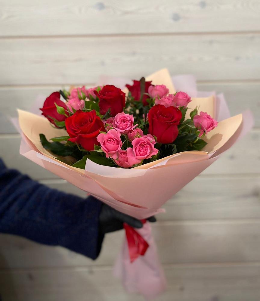 Букет цветов из: Розы в Ромашково