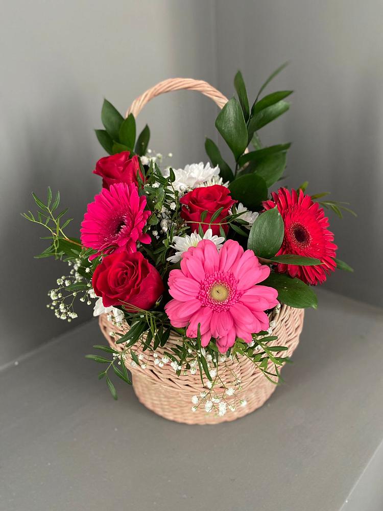 Цветочная композиция из Розы, Хризантемы и Герберы в корзине в Ромашково
