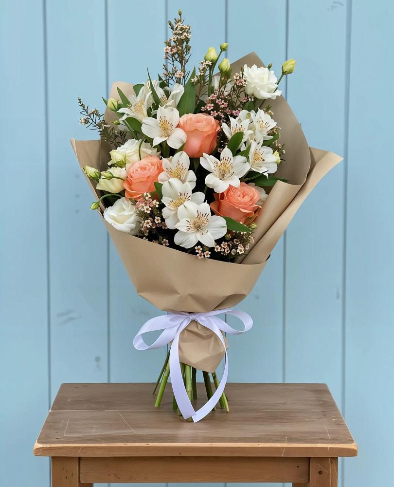 Букет цветов из: Альстромерии, Лизиантусы, Розы и Хризантемы в Ромашково